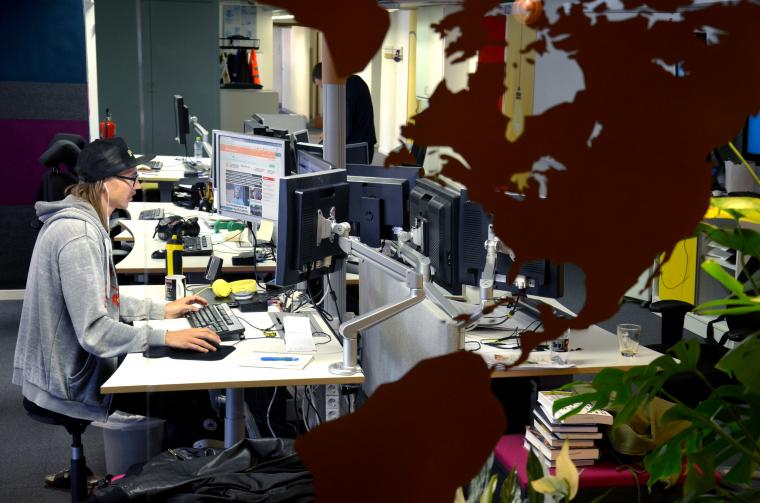 Journalist vid skrivbord