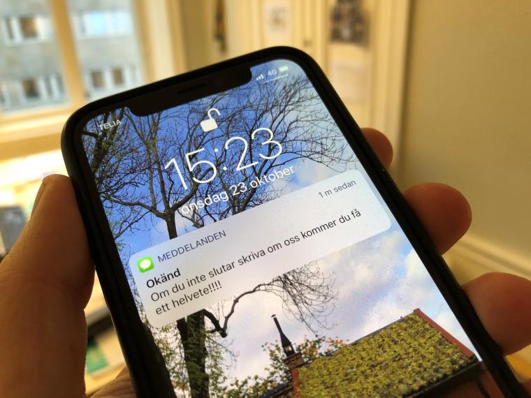 Bild på telefon med skickat hot